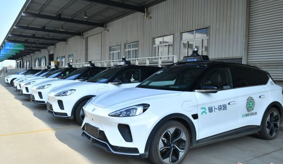 自动驾驶大规模盈利的时代或许即将到来，“萝卜快跑”加油